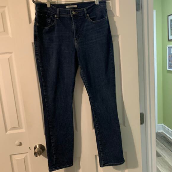 Levi's Women's Classic Straight Leg Jeans Size 12M - Picture 8 of 16